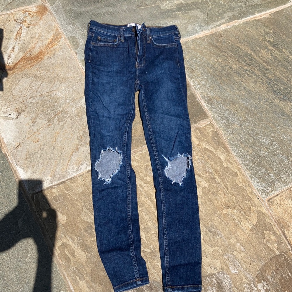 High rise skinny with destroyed knees